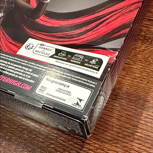 Monster High Draculaura Reel Drama Doll. Slight imperfections on box. See photos - Picture 5 of 6